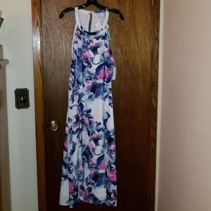 Sleeveless maxi floral dress